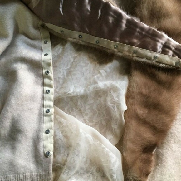 100% Cashmere Sweater with Detachable Fur Collar - Picture 8 of 8